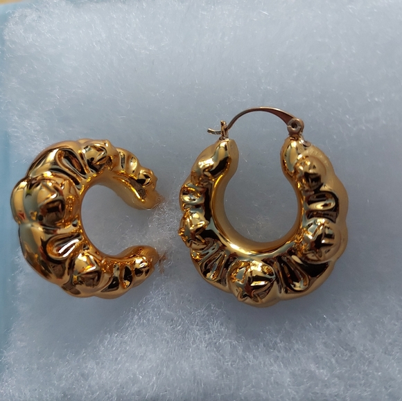 24k Gold Plated Light Hoop Earrings - Picture 10 of 10